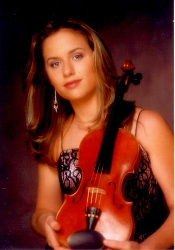 julie-svecena-houslistka-xbc.jpg